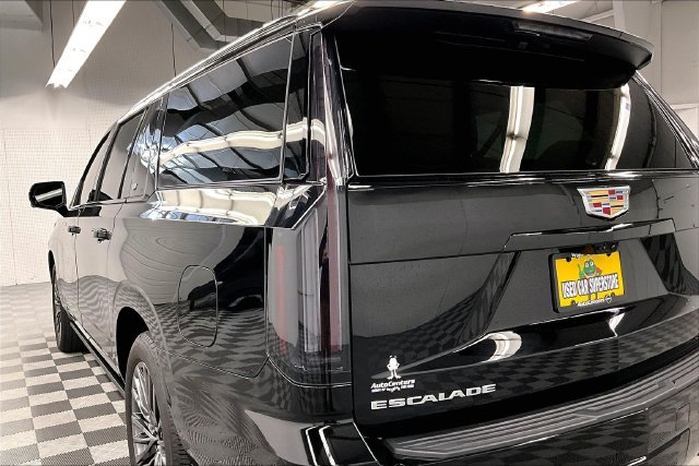 Used 2025 Black Raven Cadillac Sport Platinum image 38