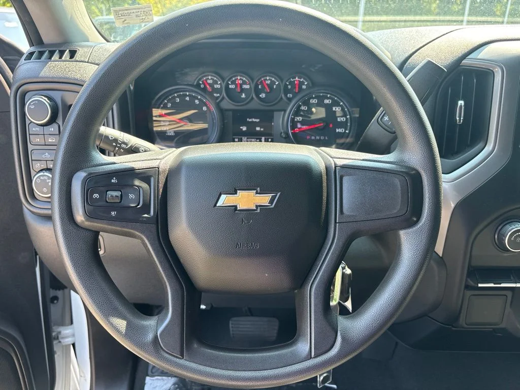 Used 2021 White Chevrolet Custom image 9