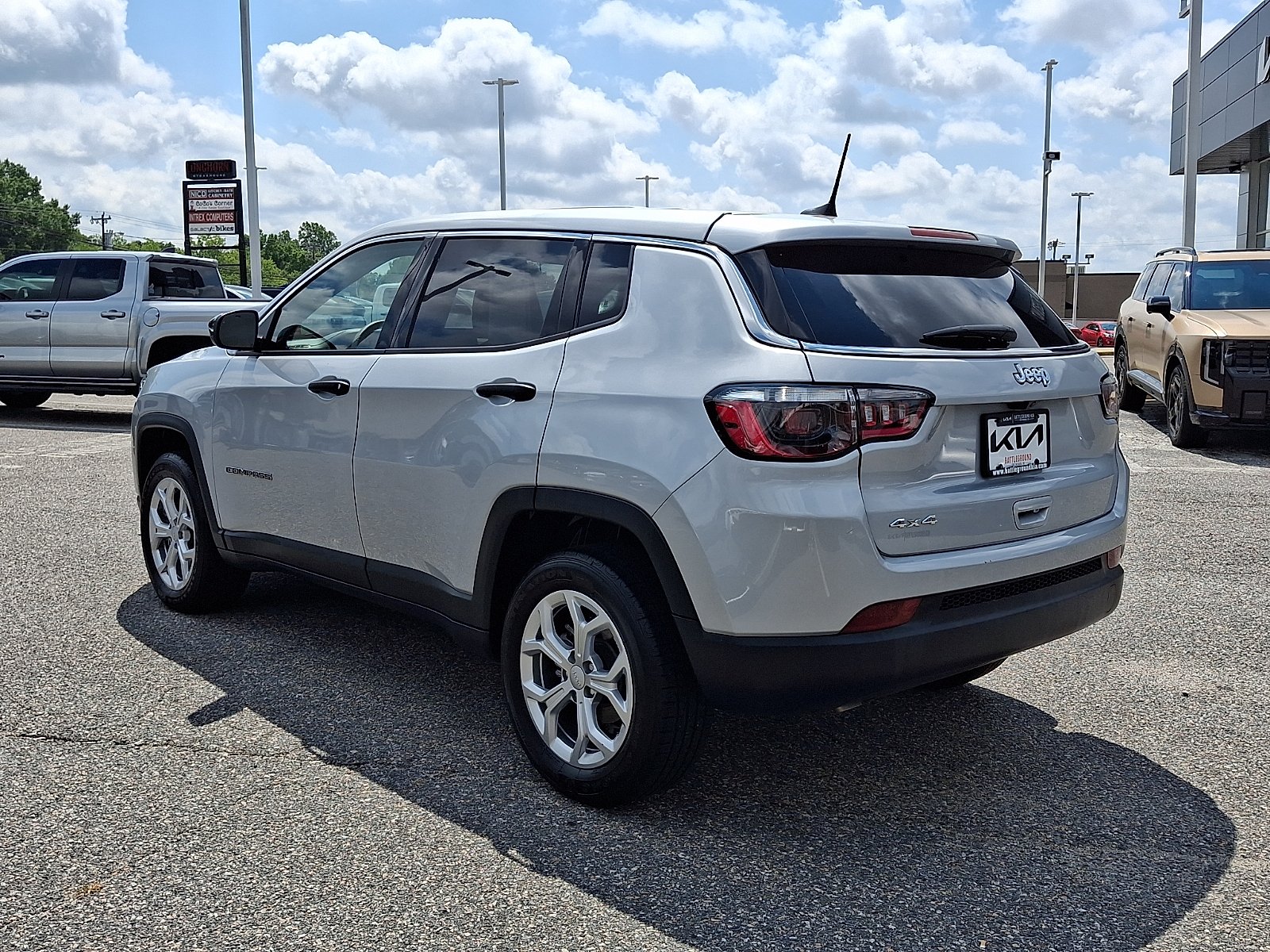 Used 2024 Silver Zynith Metallic Clearcoat Jeep Sport image 4