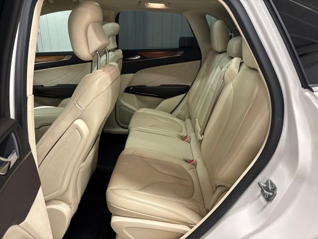 Used 2016 White Lincoln Reserve image 27