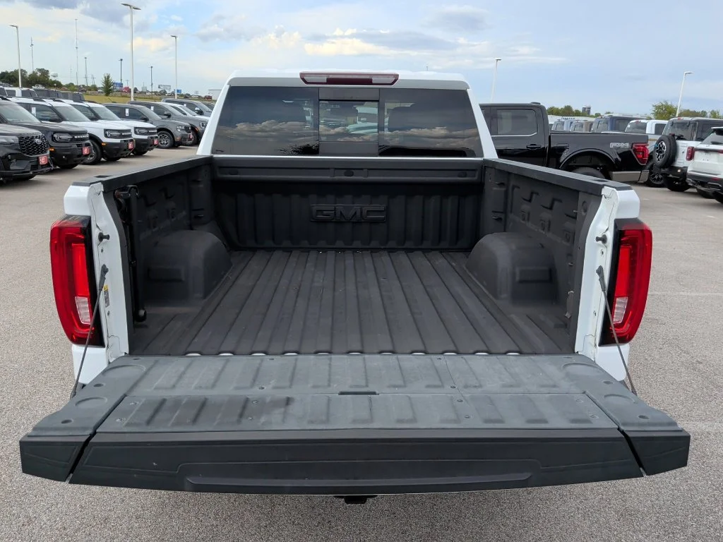 Used 2019 White GMC SLT image 43