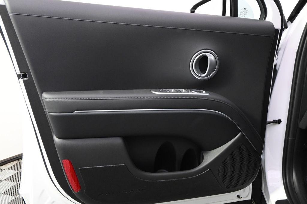 New 2026 White Pearl Hyundai SEL 7P image 23