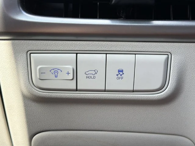 Used 2025 Gray Hyundai SEL image 29