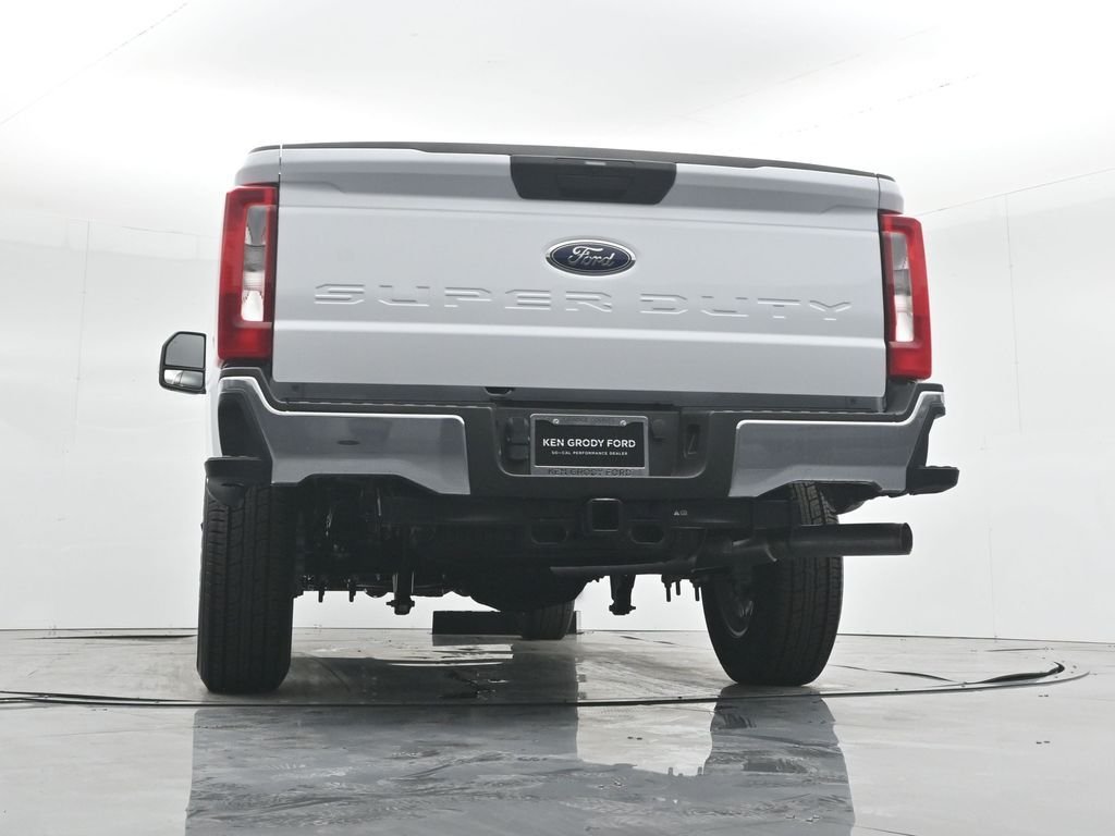 New 2026 Oxford White Ford XLT image 48