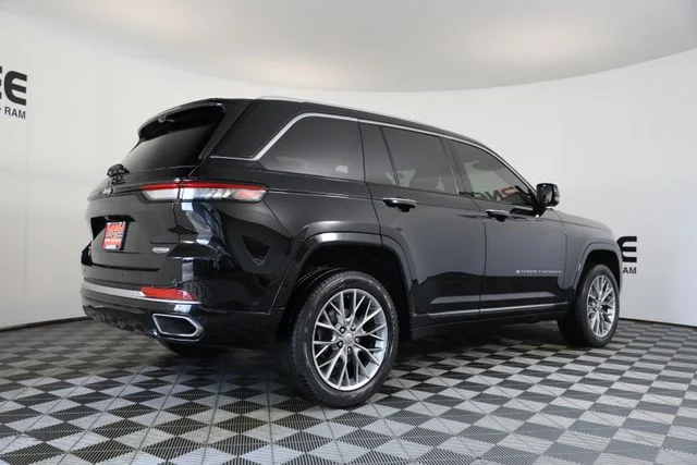 Used 2023 Black Jeep Summit image 27