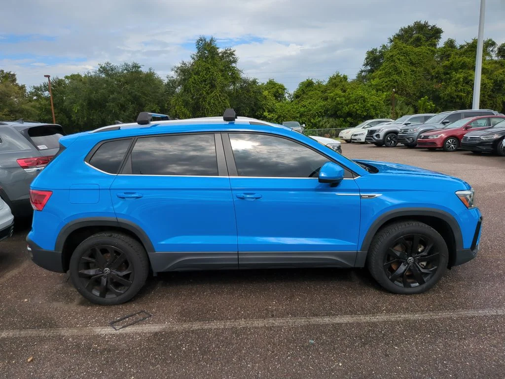 Certified Used 2022 Blue Volkswagen 1.5T SE image 4