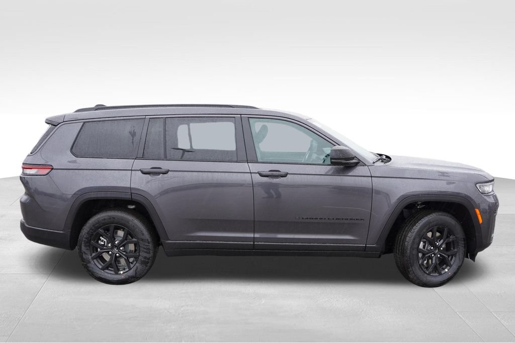 New 2026 Baltic Gray Metallic Clear-Coat Exterior Paint Jeep Altitude image 2