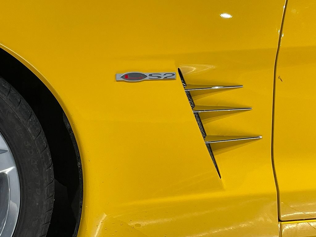Used 2005 Millenium Yellow Chevrolet BASE image 15