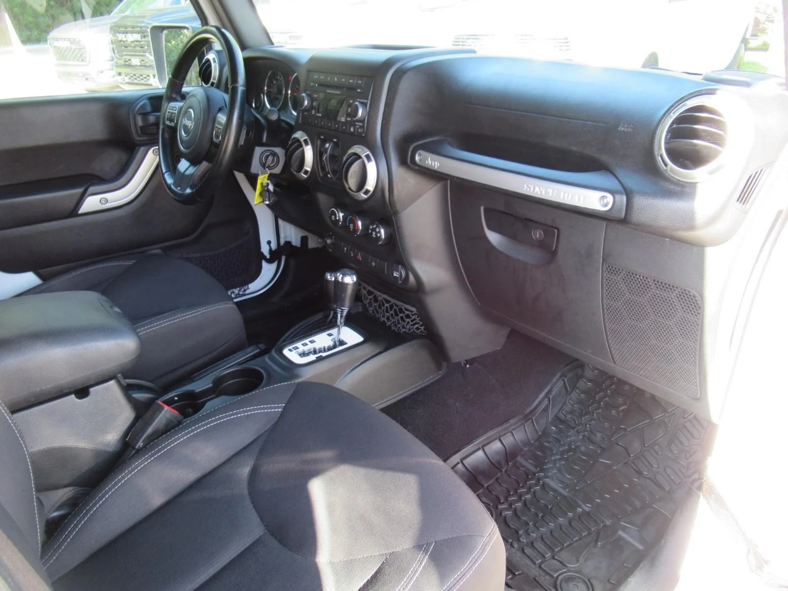Used 2017 White Jeep Unlimited Sahara image 11