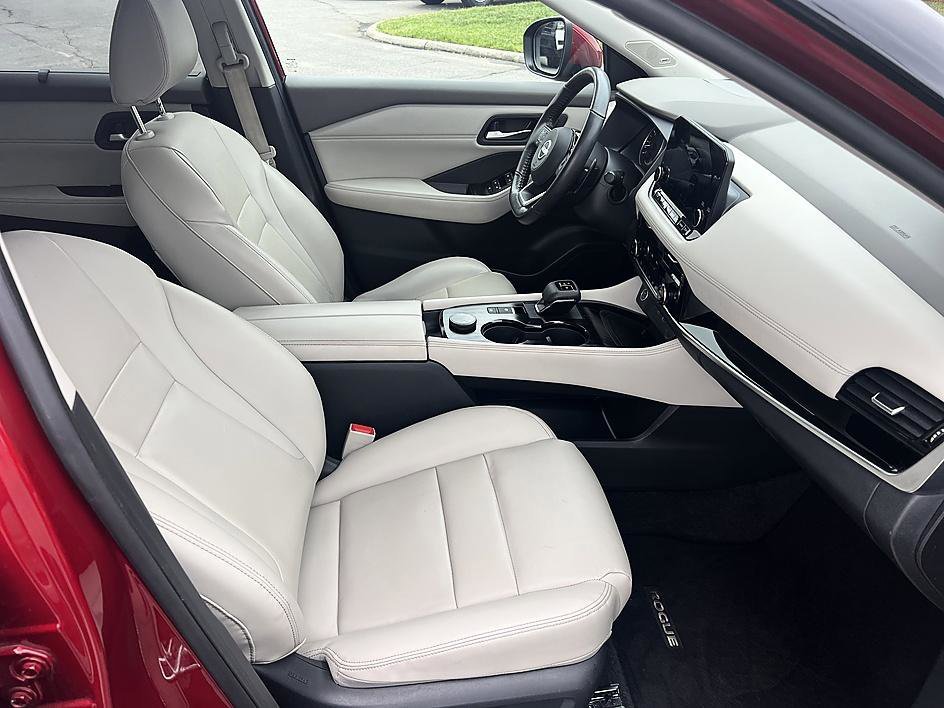 Used 2023 Scarlet Ember Tintcoat Nissan SL image 17