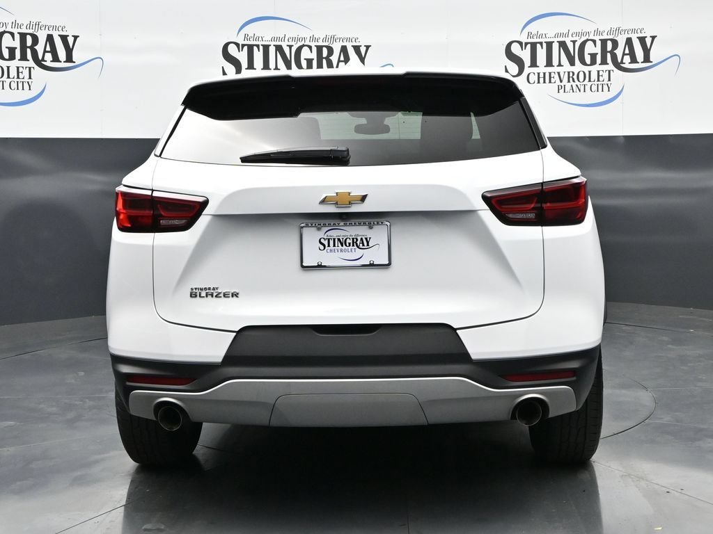 Used 2025 Summit White Chevrolet 2LT image 8
