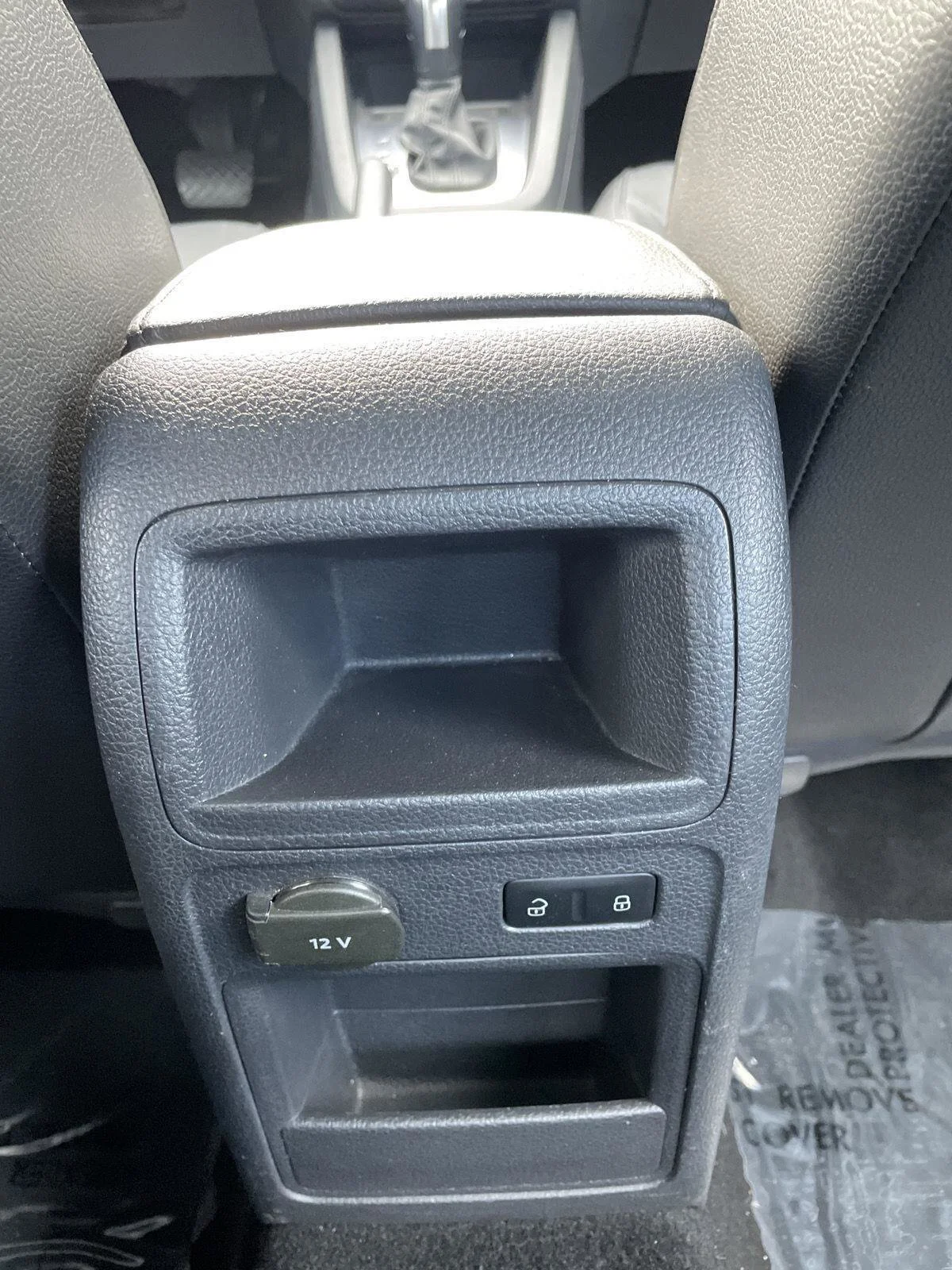 Used 2014 Platinum Gray Metallic Volkswagen SE image 23