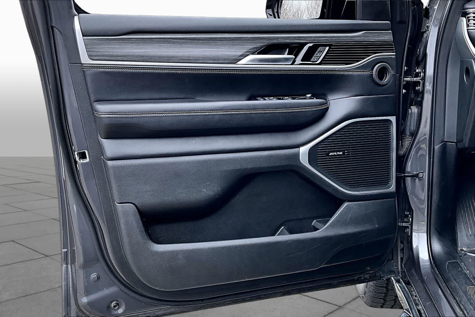 Used 2024 Baltic Gray Metallic Clearcoat Jeep Series II image 22