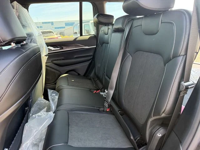 New 2026 Baltic Gray Metallic Clear-Coat Exterior Paint Jeep Altitude image 23