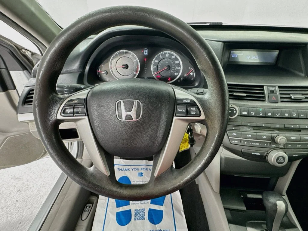 Used 2012 Alabaster Silver Metallic Honda LX image 12