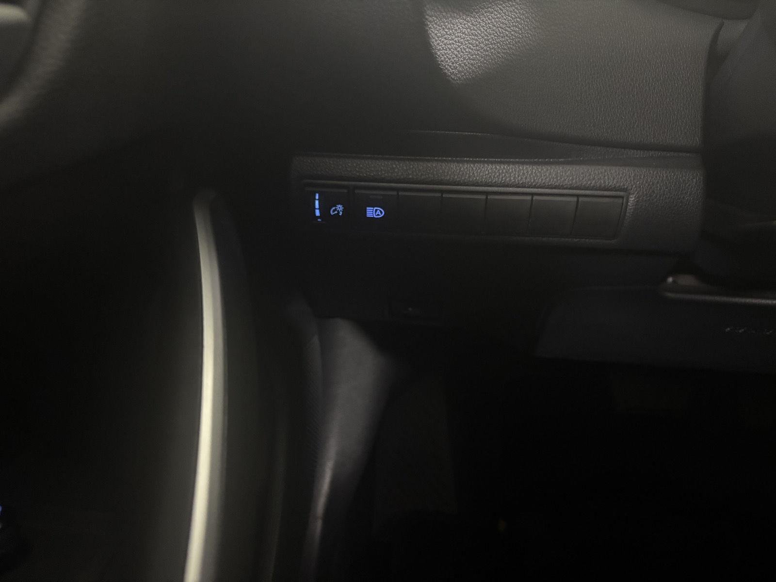 Certified Used 2022 Wind Chill Pearl Toyota SE image 19