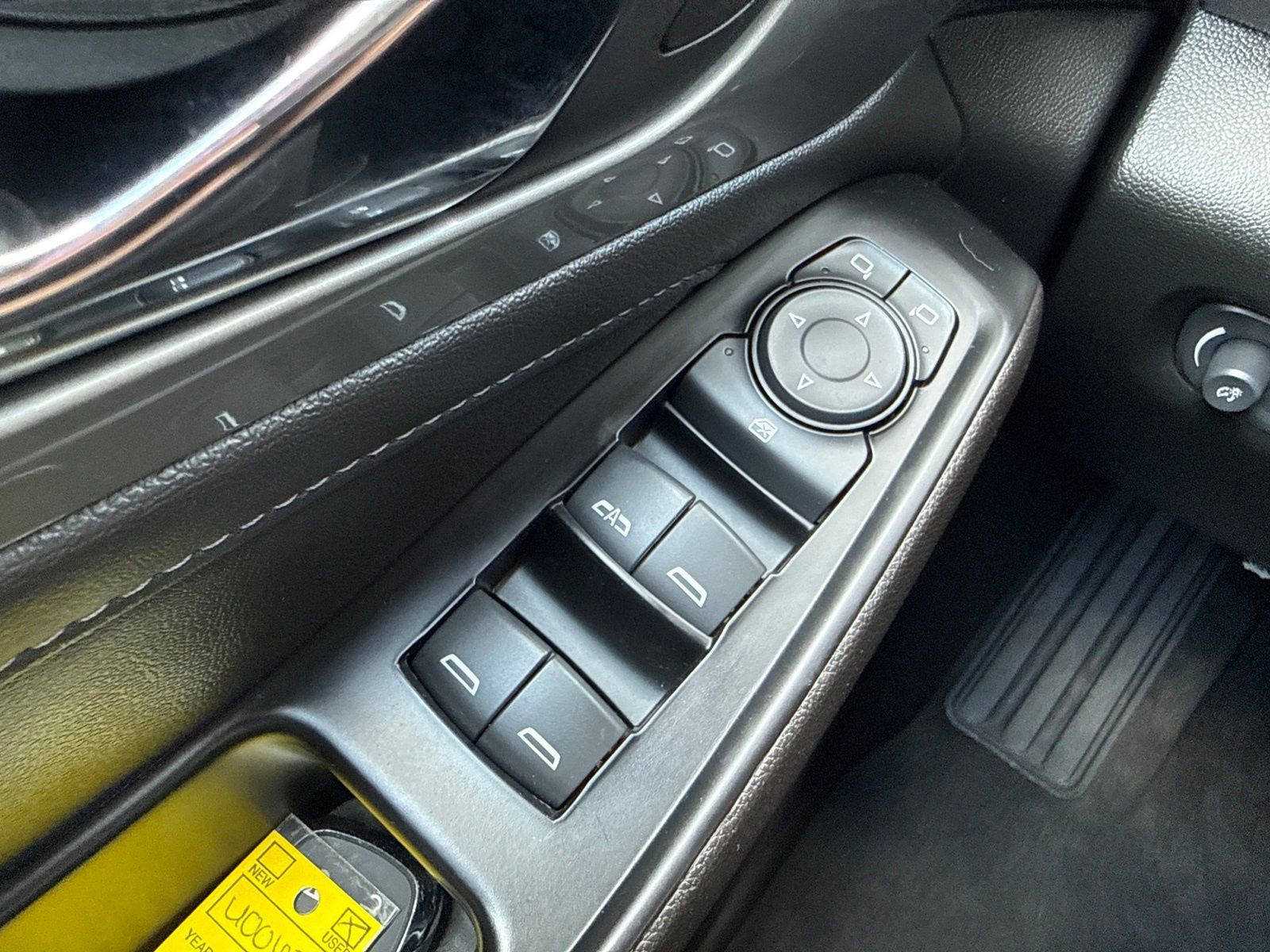 Used 2023 Summit White Chevrolet LT Cloth image 38