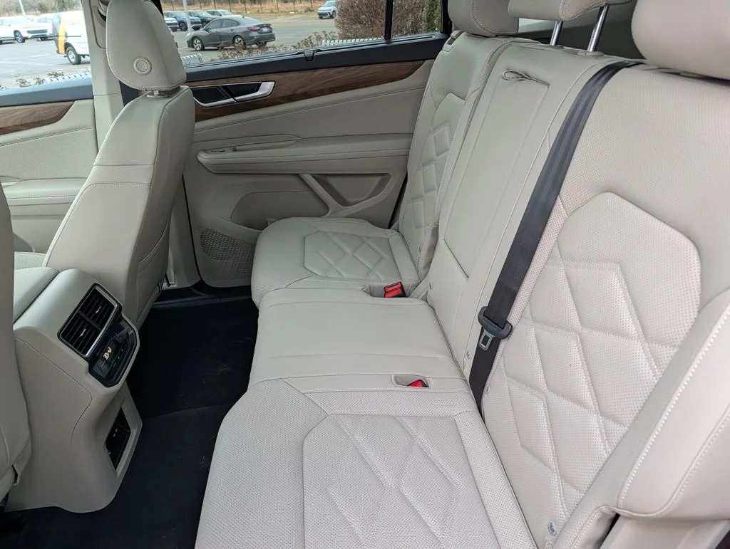 New 2026 Black Volkswagen 2.0T SE w/Technology image 13