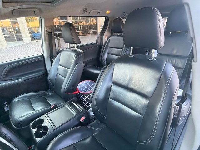 Used 2019 White Toyota SE image 9