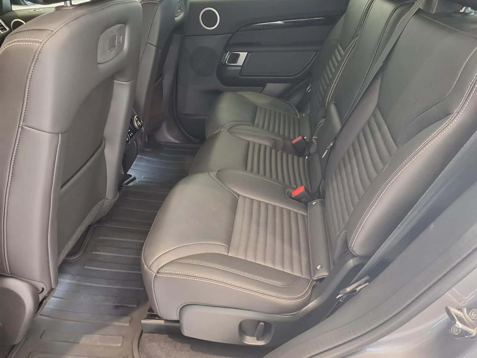 Used 2025 Eiger Grey Metallic Land Rover S image 20