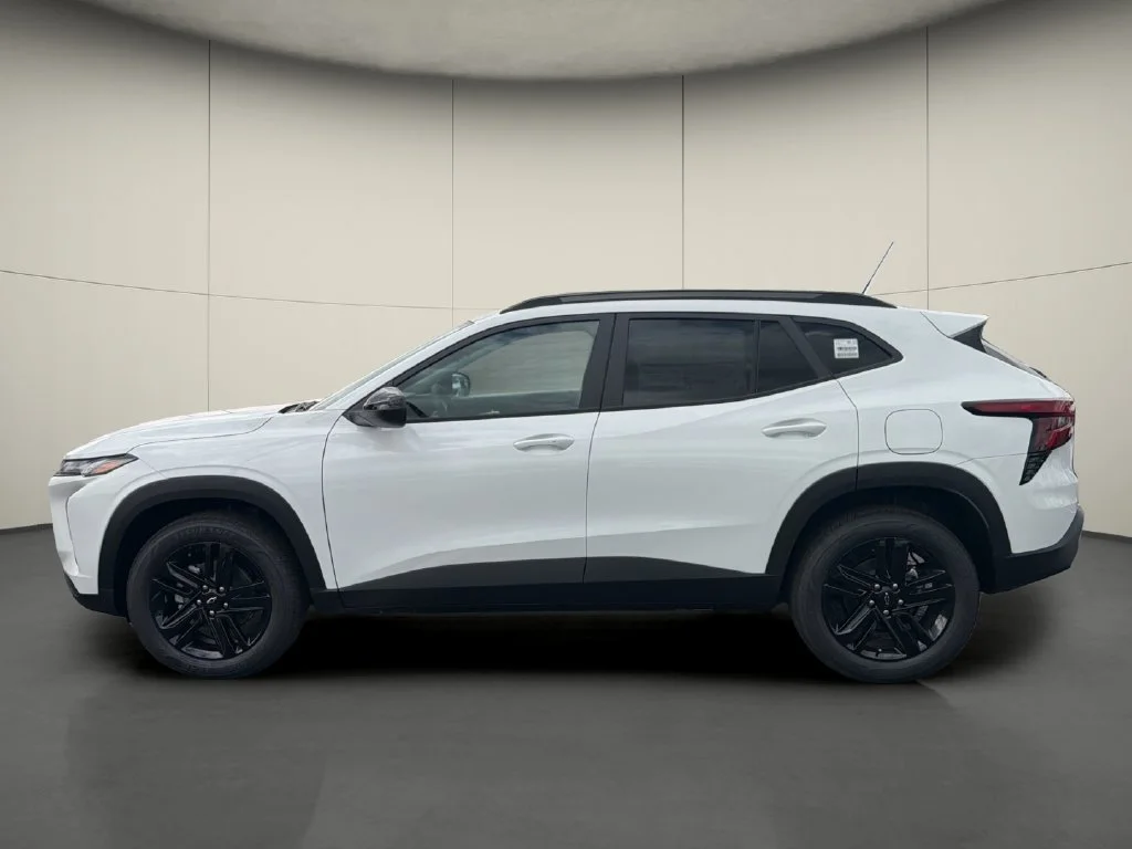 New 2026 Summit White Chevrolet ACTIV image 4