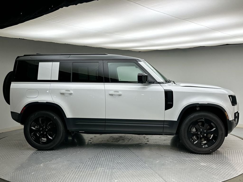 New 2026 Fuji White Land Rover S image 4