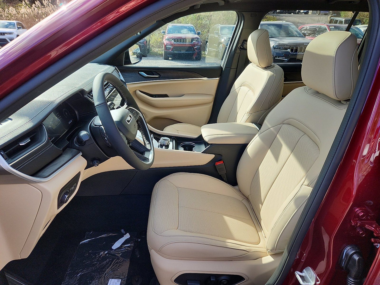 New 2025 Velvet Red Pearl-Coat Exterior Paint Jeep Limited image 10