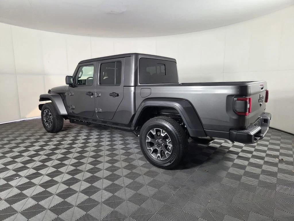 New 2026 Granite Crystal Metallic Clear-Coat Exterior Paint Jeep Sahara image 7