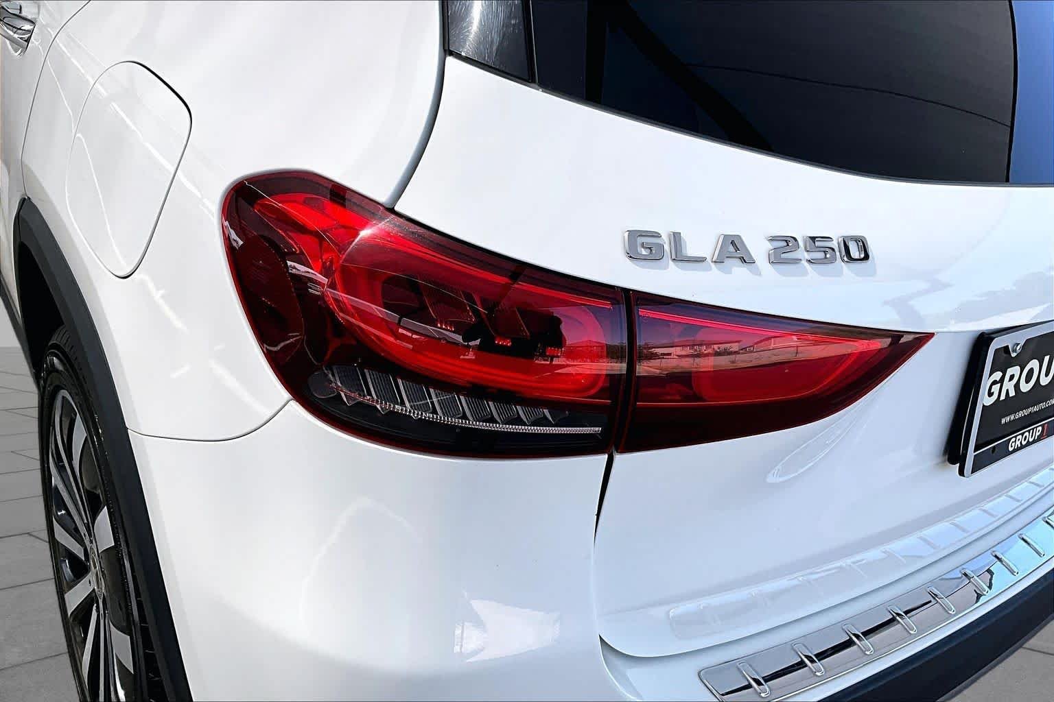 Used 2021 Polar White Mercedes-Benz GLA 250 image 28