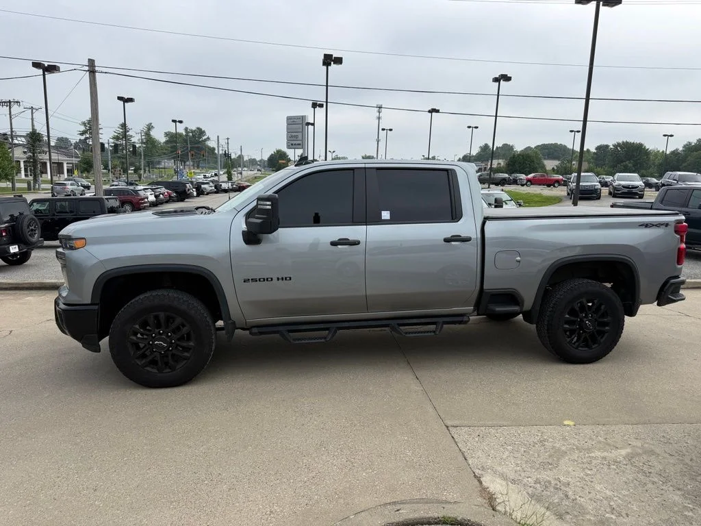 Used 2025 Gray Chevrolet Custom image 10