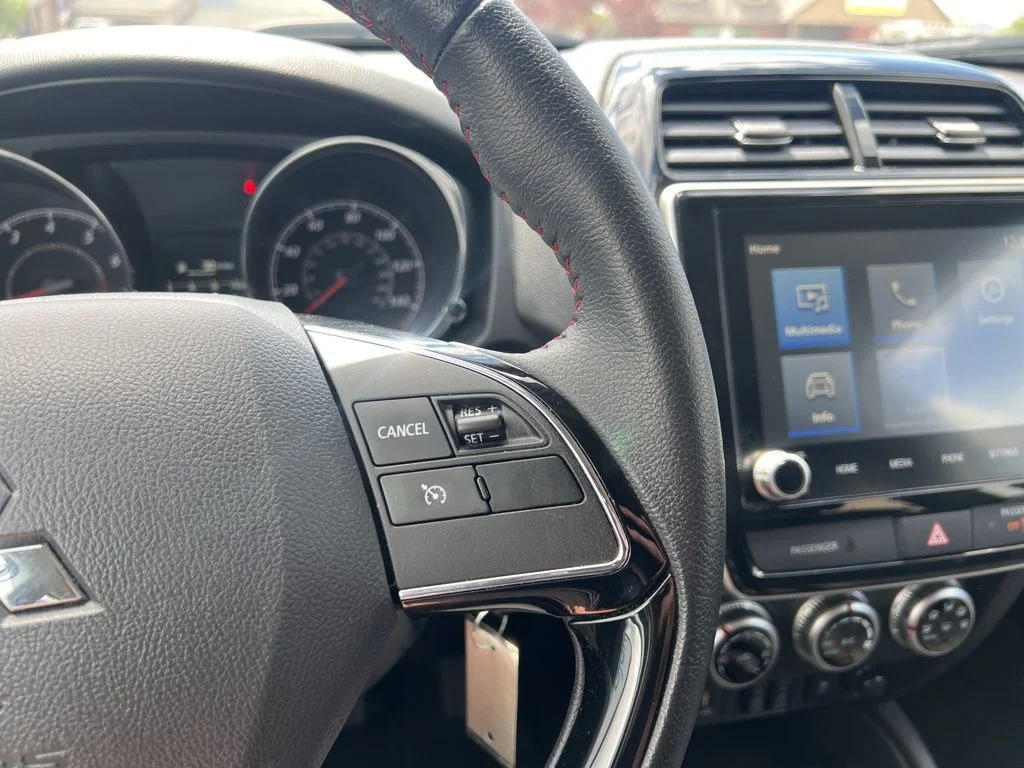 Used 2025 Gray Mitsubishi 2.0 ES image 9