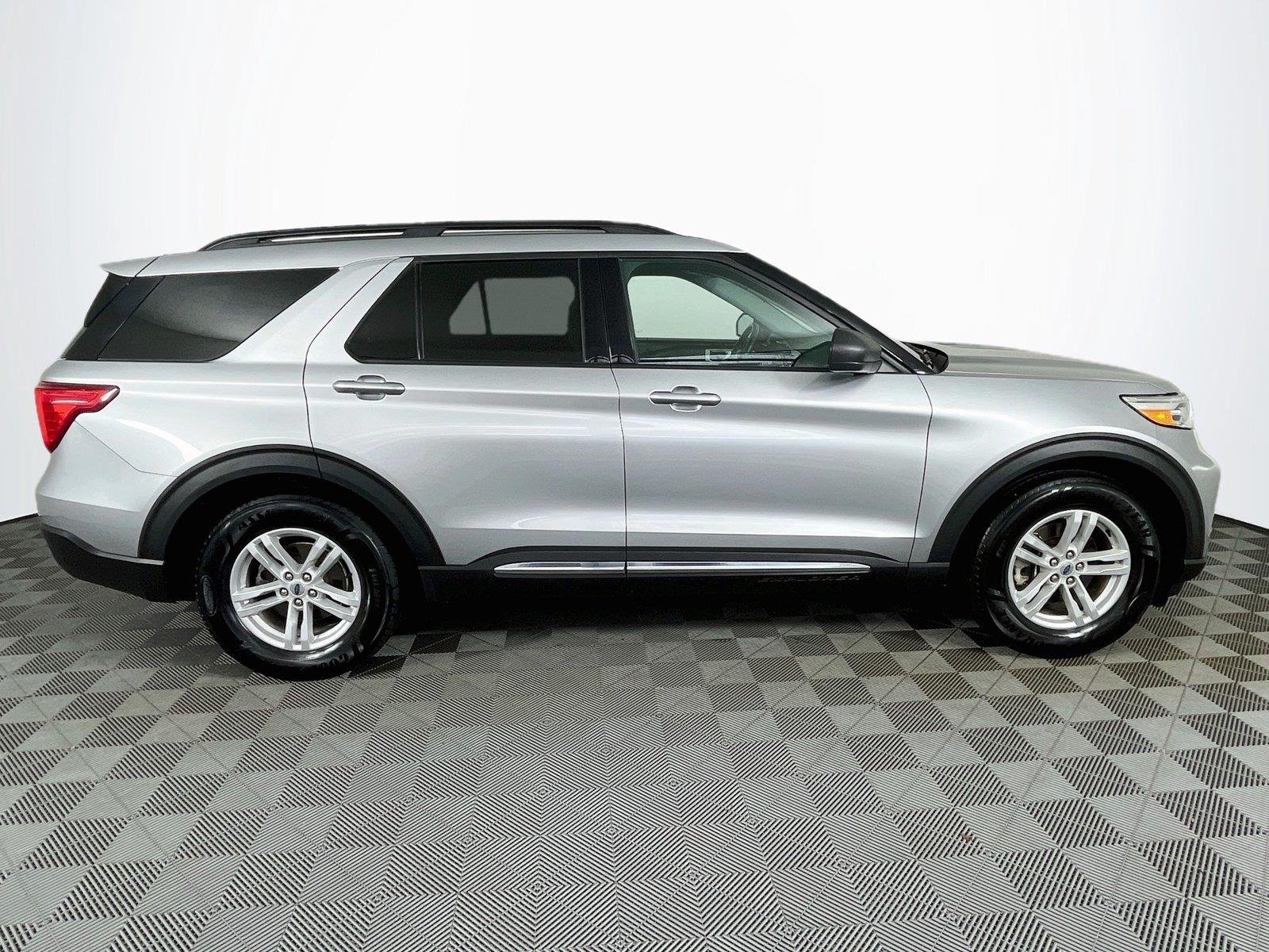 Used 2021 Iconic Silver Ford XLT image 11