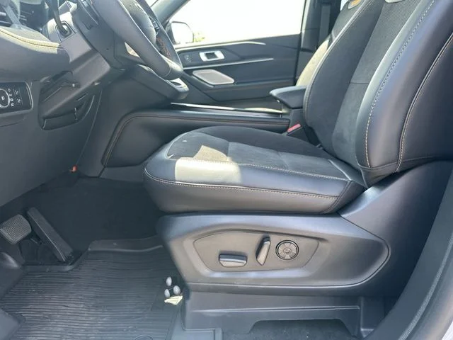 New 2026 Space White Metallic Ford Tremor® image 15
