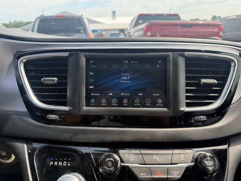 Used 2019 Black Chrysler Touring L image 8