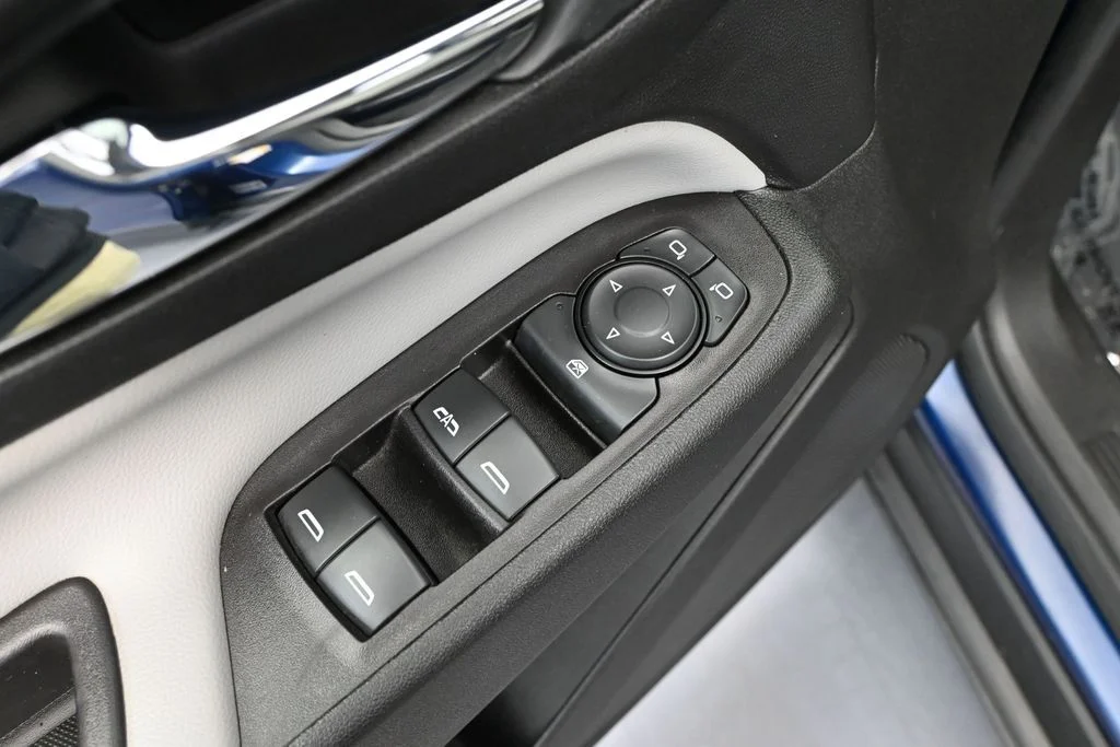 Used 2022 Blue Chevrolet LS image 19