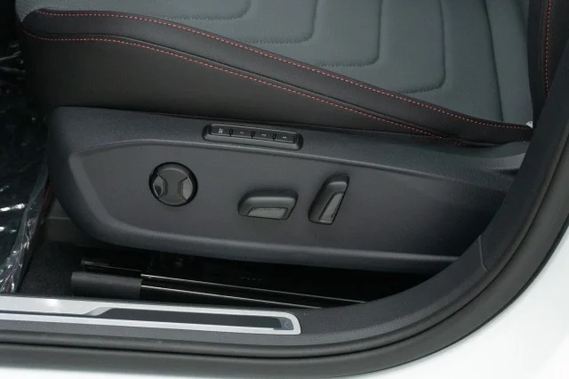 2027 Volkswagen Jetta GLI Autobahn - Photo 14
