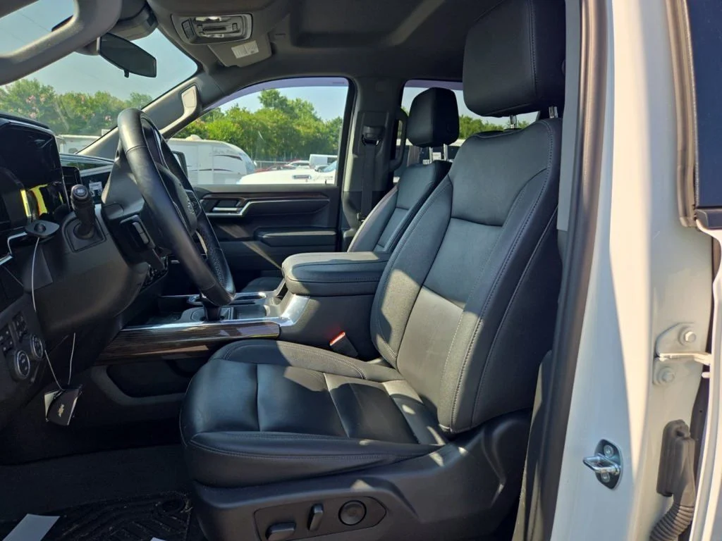 Used 2023 White Chevrolet LT Trail Boss image 9