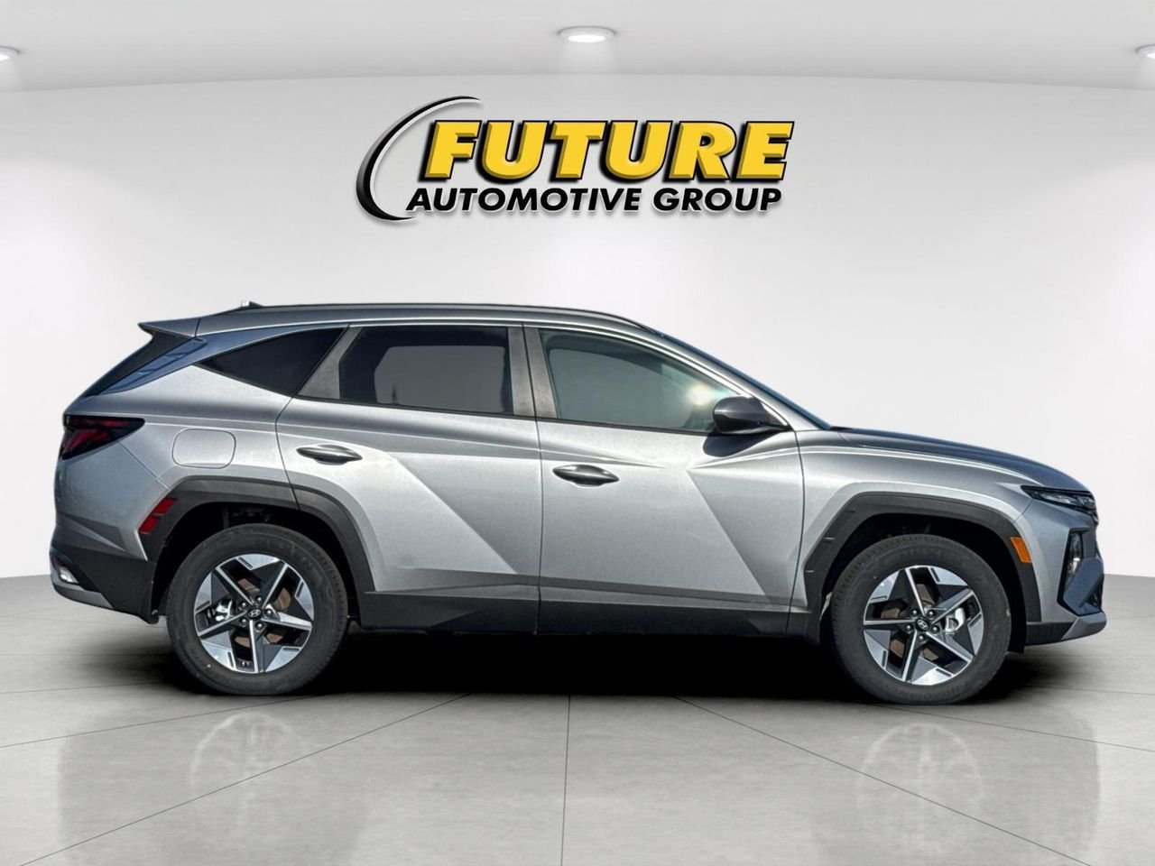 New 2025 Silver Hyundai SEL image 2