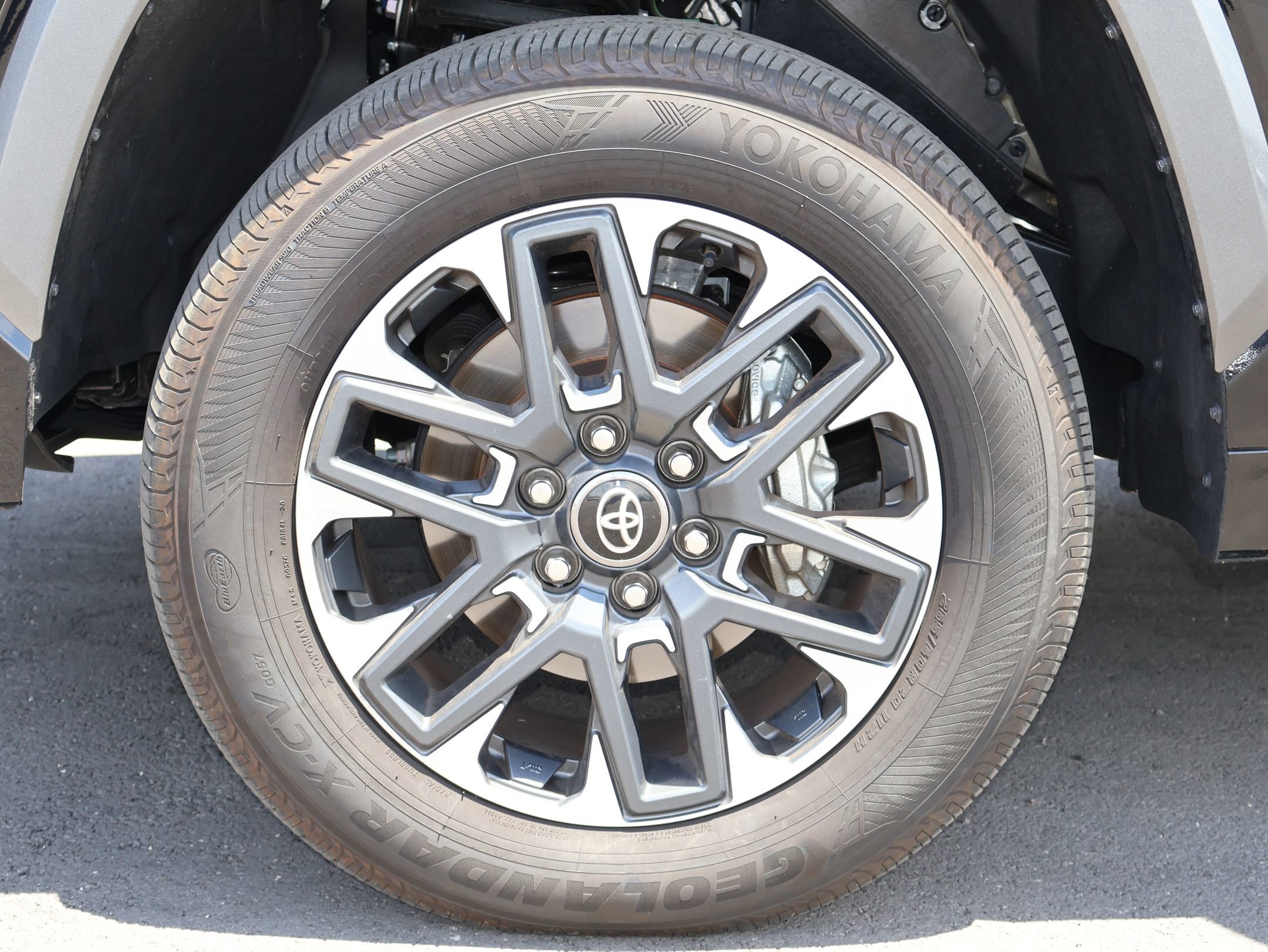 2025 Toyota Tundra Limited - Photo 28