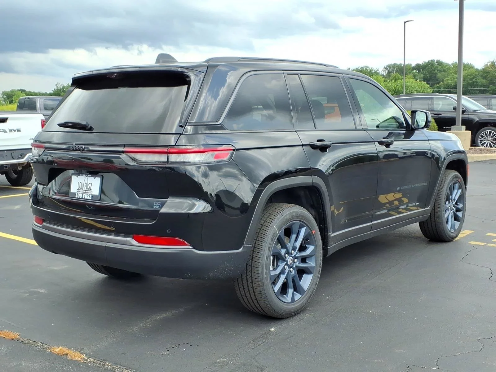 New 2026 Diamond Black Crystal Pearlcoat Jeep 85th Anniversary Edition image 17