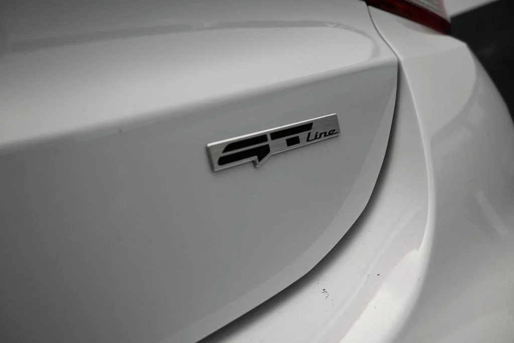 Used 2023 Glacial White Pearl Kia GT-Line image 38