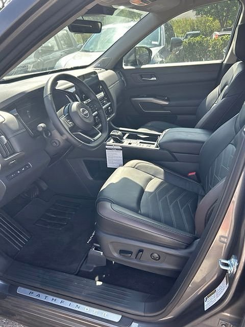 Used 2025 Gray Nissan Platinum image 13