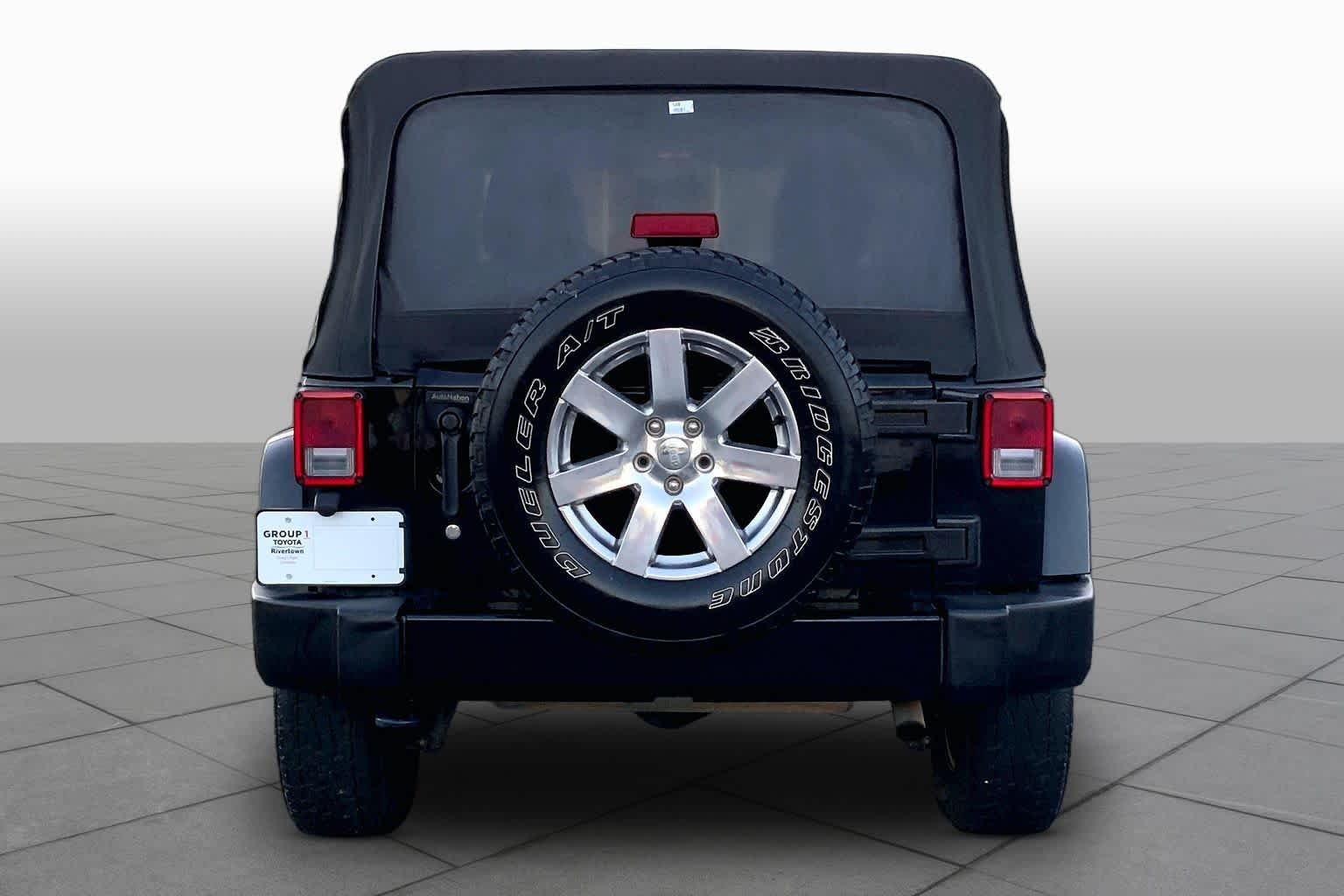 Used 2016 Black Clearcoat Jeep Sahara image 5
