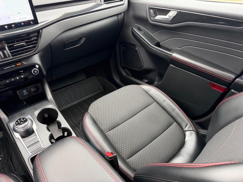 Used 2023 Agate Black Metallic Ford ST-Line Select image 17