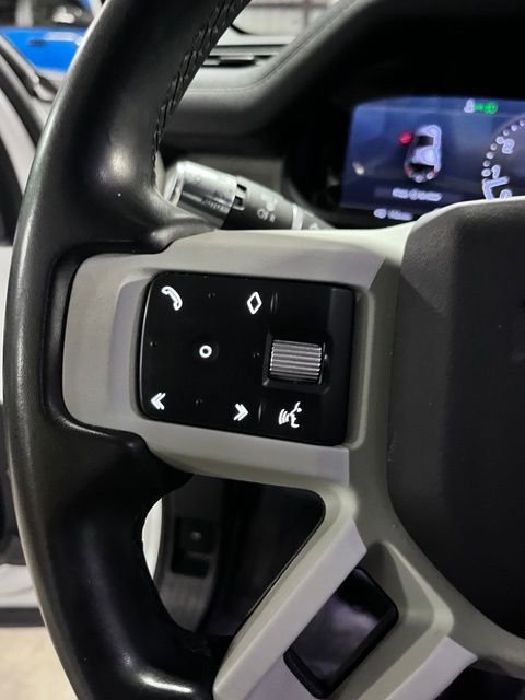 Used 2020 White Land Rover SE image 32