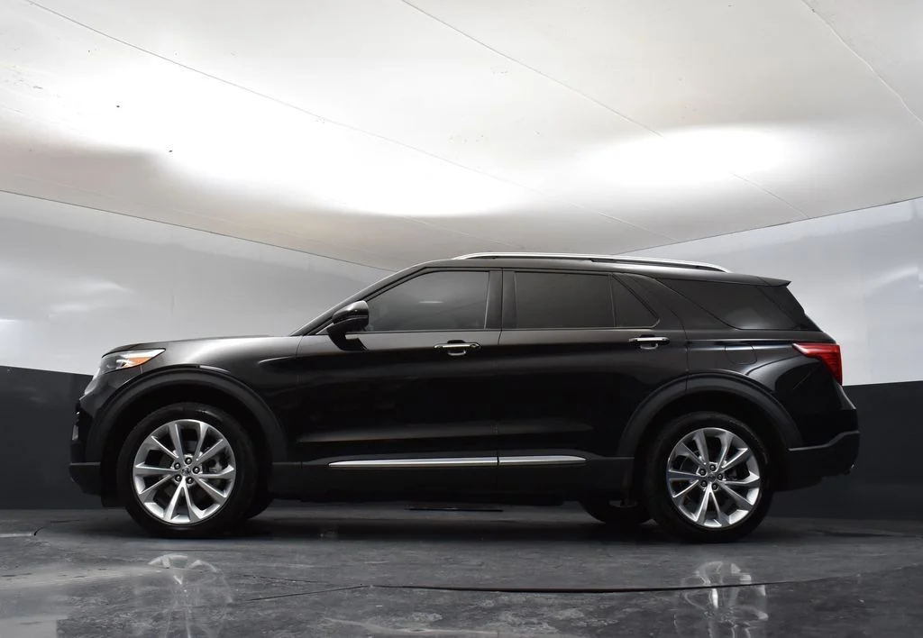 Used 2021 Black Metallic Ford Platinum image 32