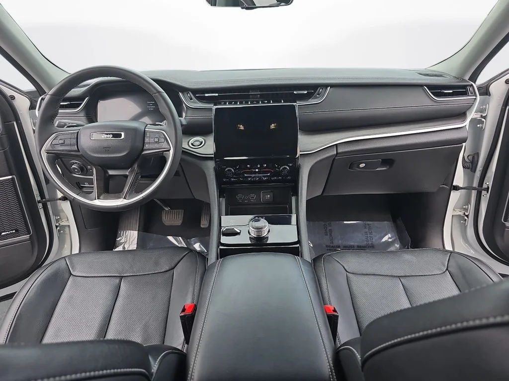 Used 2023 White Jeep Limited image 9