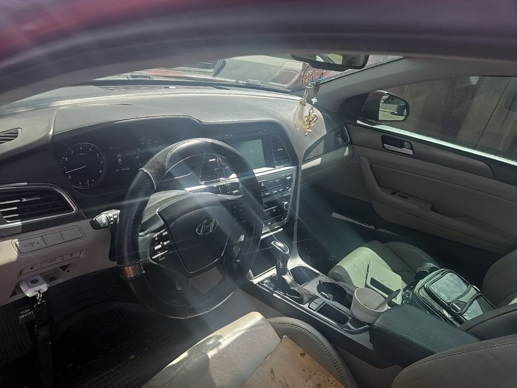 Used 2016 Red Hyundai Sport image 10