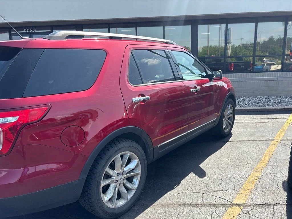 Used 2013 Ruby Red Metallic Ford Limited image 9