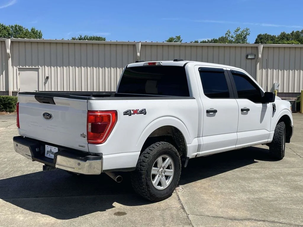 Certified Used 2022 Oxford White Ford XLT image 3